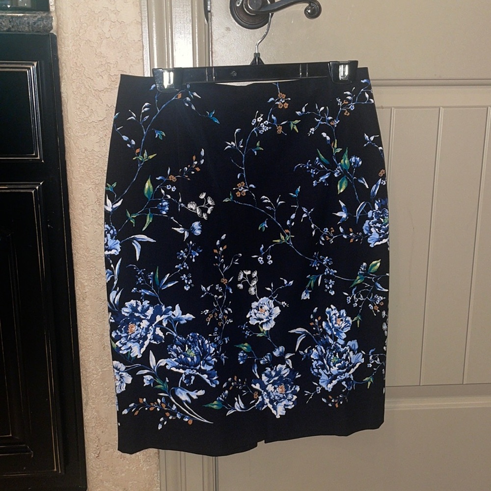 White House Black Market Black and Officer Blue Printed Pencil Skirt NEVER WORN